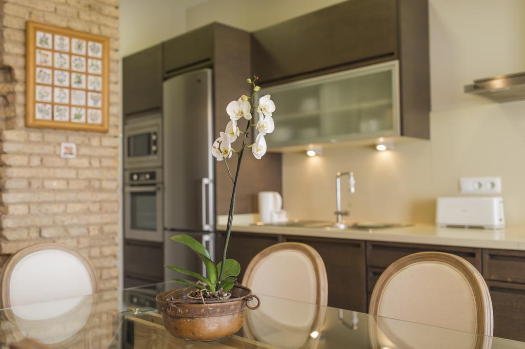 Sueca Apartment With Terrace Ruzafa Mid-Term Valencia Buitenkant foto